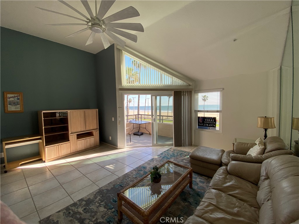 Residential Lease for rent at 1200 Pacific Coast, Huntington Beach CA featuring 1 bed and 1 bath