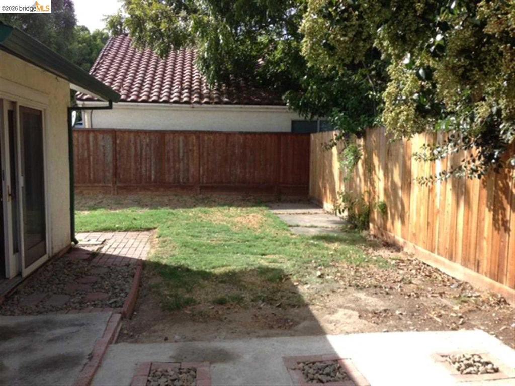 Residential Lease for rent at 425 N Hickory, Tracy, San Joaquin County CA featuring 3 beds and 2 baths