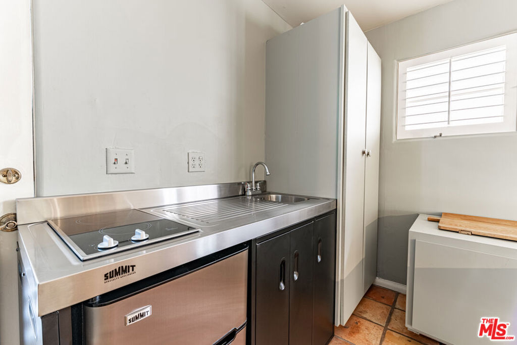 Residential Lease for rent at 216 S Carmelina Avenue Guesthouse, Los Angeles, Los Angeles County CA featuring 1 bed and 1 bath