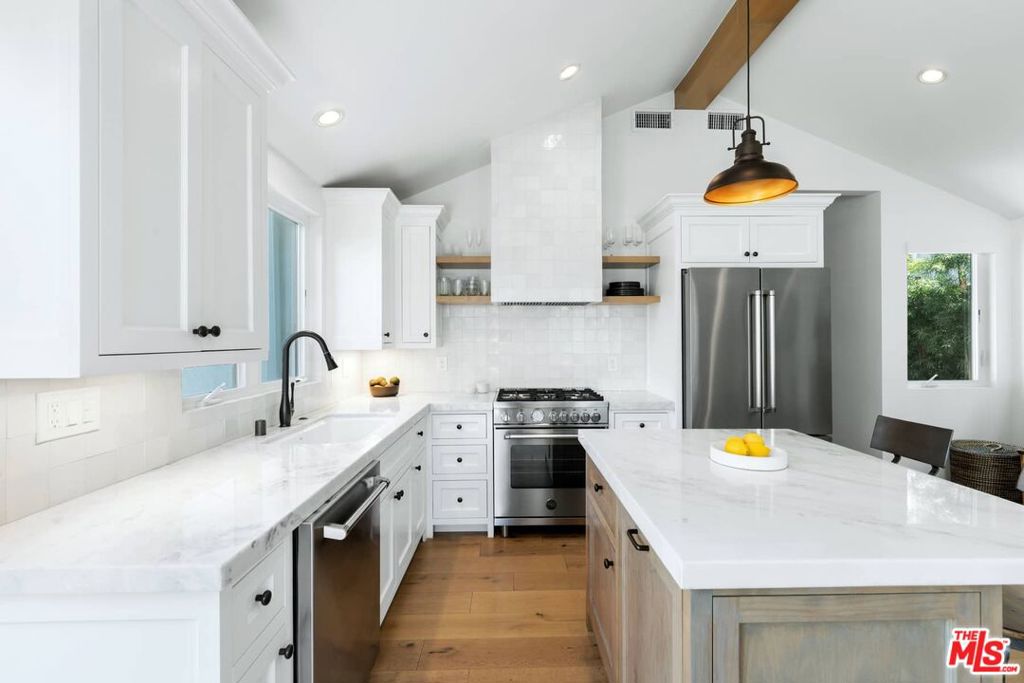 Residential Lease for rent at 11912 Wagner, Culver City CA featuring 2 beds and 2 baths