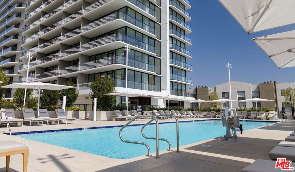 Residential Lease for rent at 11750 Wilshire Boulevard 2011, Los Angeles, Los Angeles County, CA featuring 2 beds and 2 baths