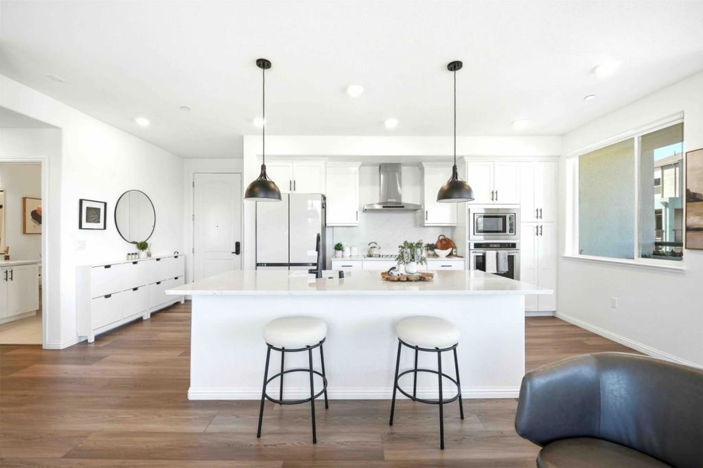 Residential Lease for rent at 3207 Mallard Court 301, San Jose, Santa Clara County CA featuring 2 beds