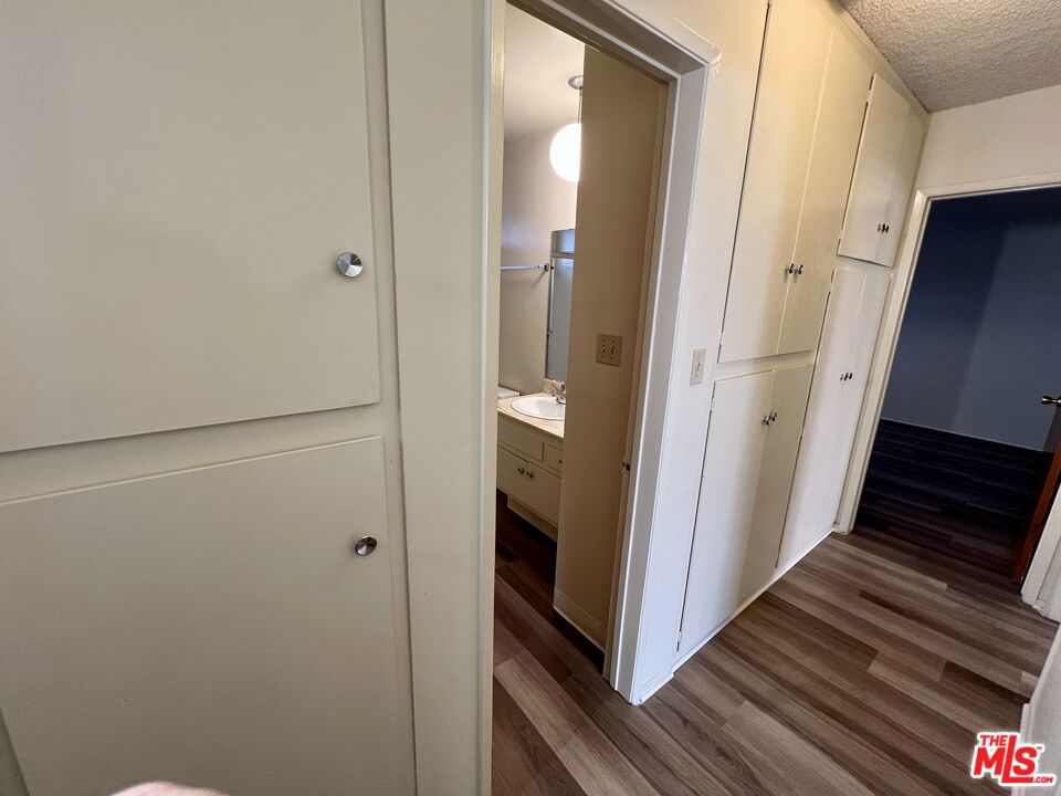 Residential Lease for rent at 1261 Granville Avenue 4, Los Angeles, Los Angeles County CA featuring 2 beds and 2 baths