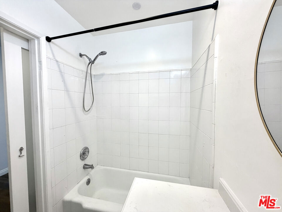 Residential Lease for rent at 250 Linden Avenue 201, Long Beach CA featuring 2 beds and 2 baths