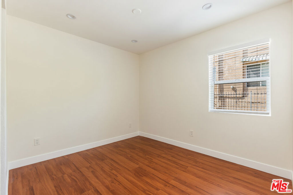 Residential Lease for rent at 1206 N Beachwood Drive, Los Angeles, Los Angeles County CA featuring 3 beds and 2 baths