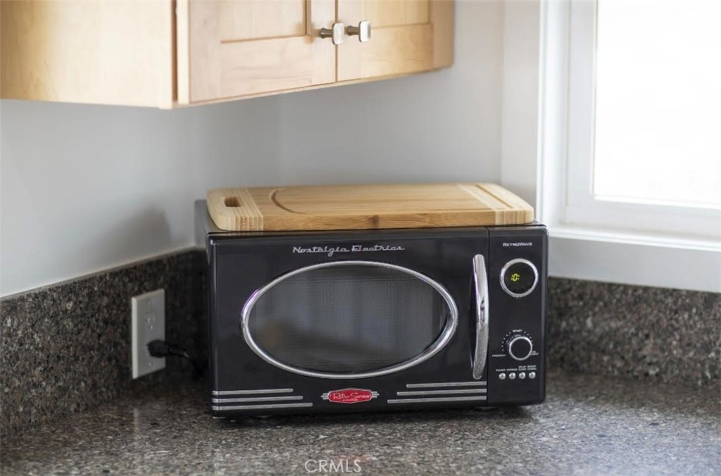 Residential Lease for rent at 117 Amethyst Ave 1/2, Newport Beach CA featuring 1 bed and 1 bath