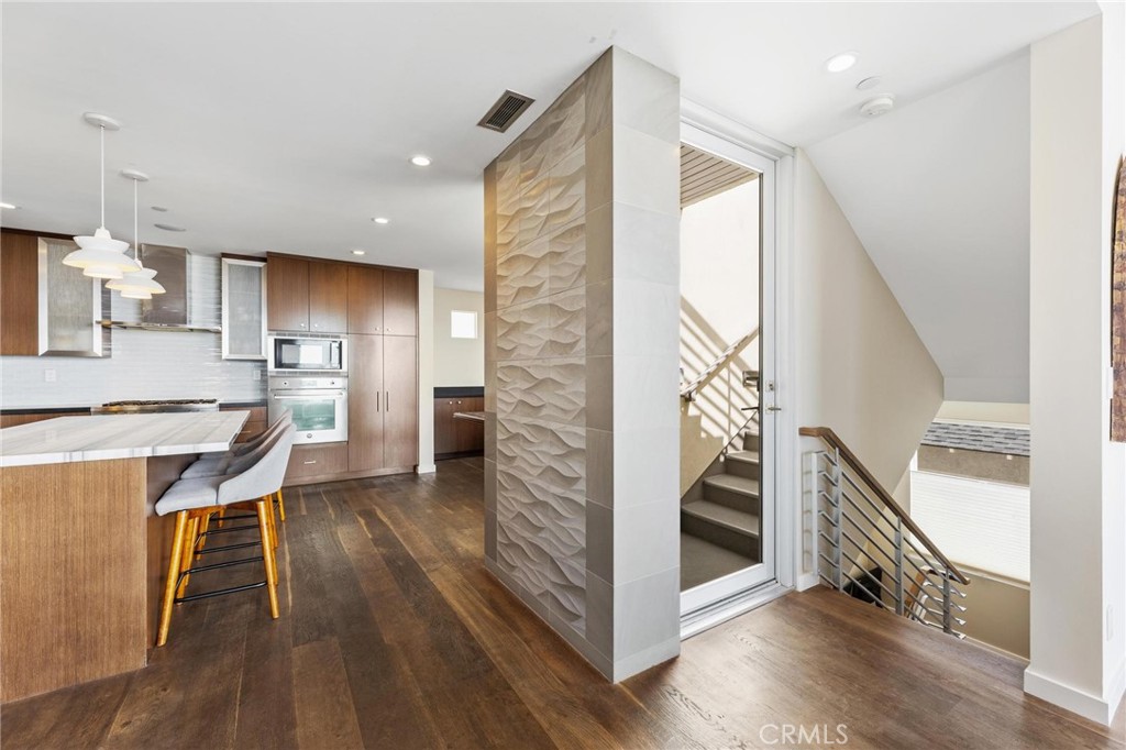 Residential Lease for rent at 726 Loma Drive, Hermosa Beach CA featuring 3 beds and 4 baths