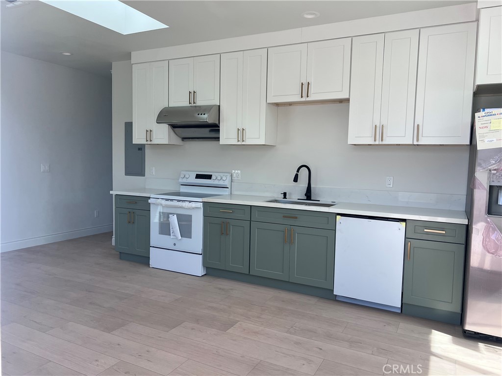 Residential Lease for rent at 1642 W 1/2 W 215th st, Torrance CA featuring 1 bed and 1 bath