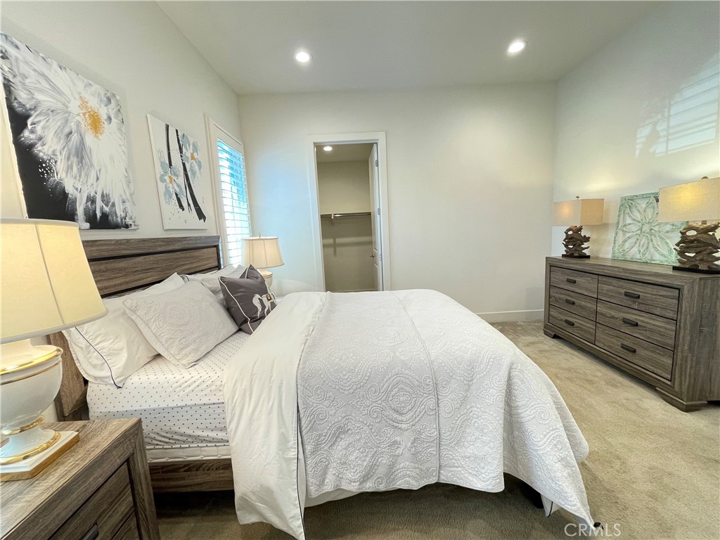 Residential Lease for rent at 52 Kite, Irvine CA featuring 6 beds and 7 baths
