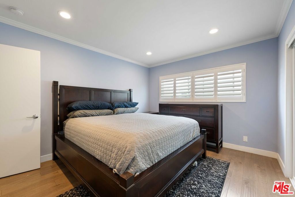 Residential for sale at 933 11th Street 21, Santa Monica CA featuring 2 beds and 2 baths
