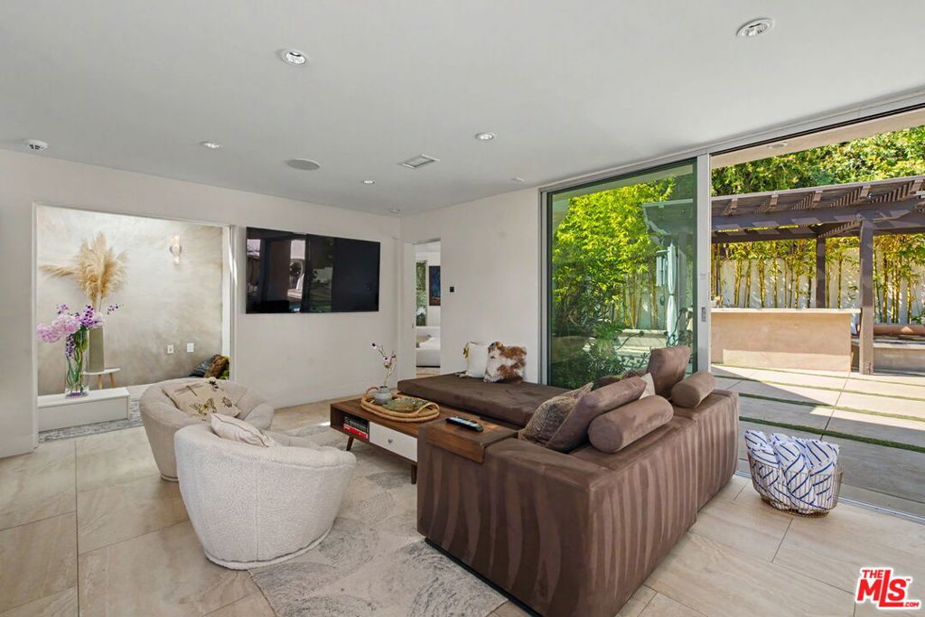 Residential Lease for rent at 2766 Ellison Drive, Beverly Hills CA featuring 5 beds and 7 baths