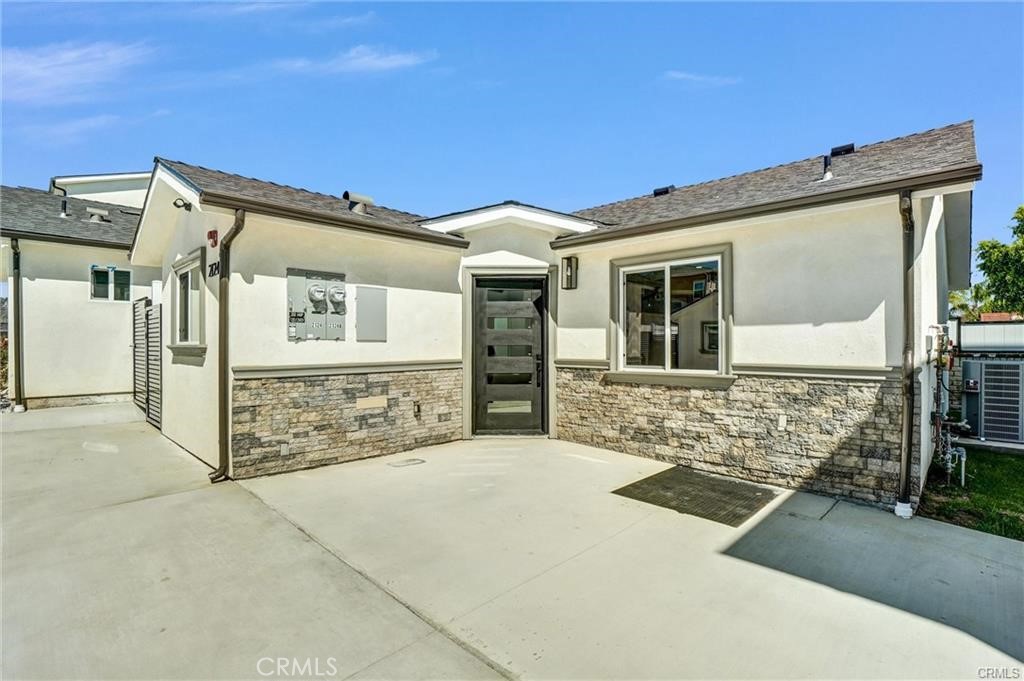 Residential Lease for rent at 2124 W 238th Street A, Torrance CA featuring 2 beds and 2 baths