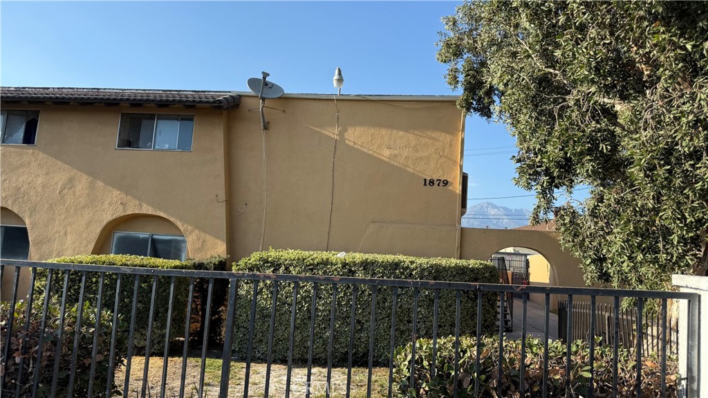 Residential Lease for rent at 1879 E Jay Street B, Ontario CA featuring 3 beds and 2 baths