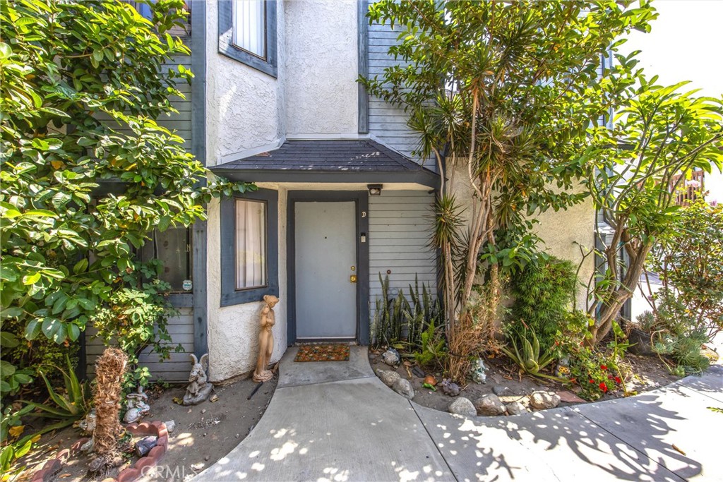 Residential for sale at 13524 Francisquito, Baldwin Park CA featuring 2 beds and 3 baths