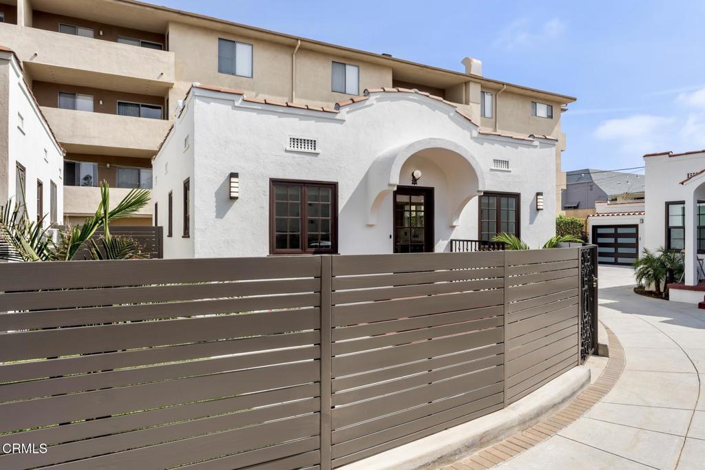 Residential Lease for rent at 520 S Los Robles Avenue 4, Pasadena CA featuring 1 bed and 1 bath