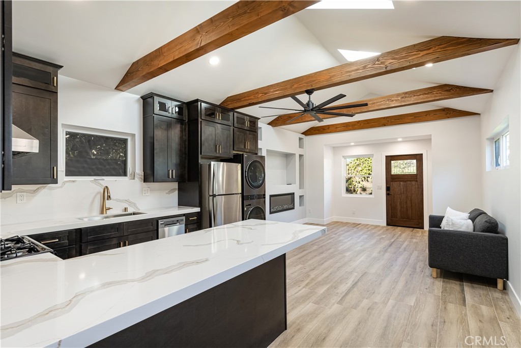 Residential Lease for rent at 211 Florence Place A, Fullerton CA featuring 1 bed and 1 bath