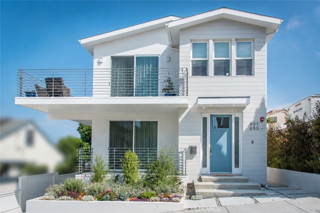 Residential Lease for rent at 651 10th, Hermosa Beach CA featuring 4 beds and 4 baths