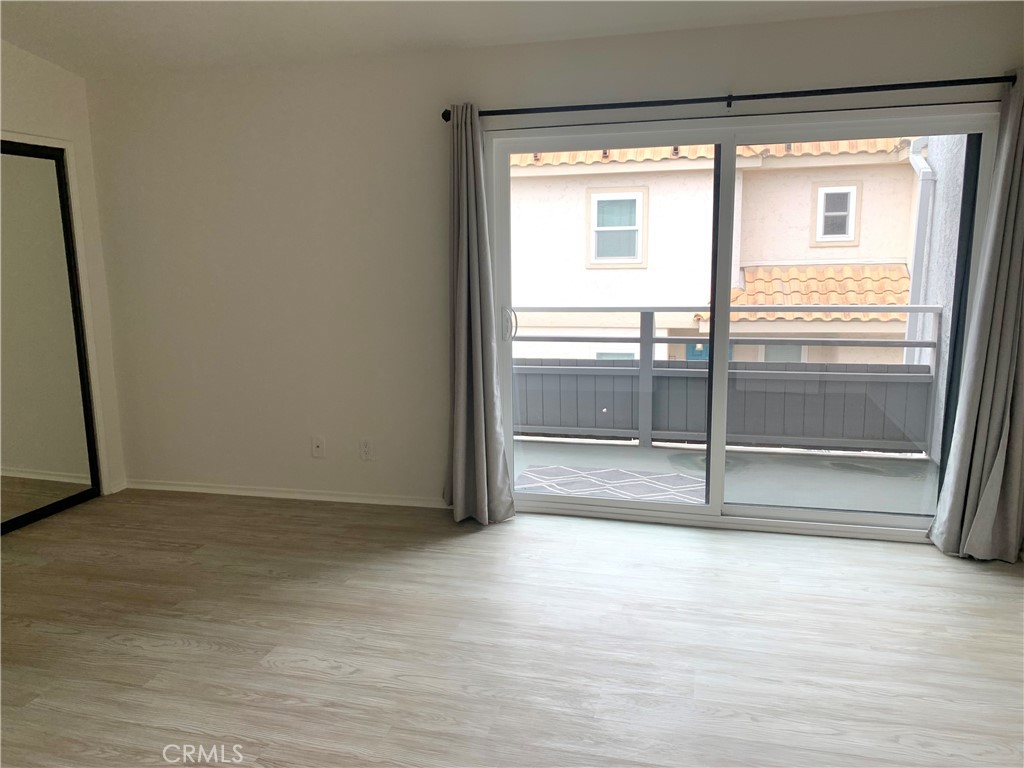 Residential Lease for rent at 115 S Guadalupe Avenue B, Redondo Beach CA featuring 2 beds and 3 baths