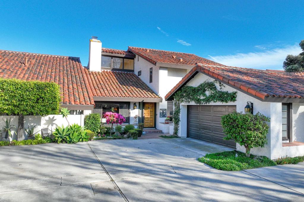 Residential Lease for rent at 1377 Camino Teresa, Solana Beach CA featuring 3 beds and 3 baths