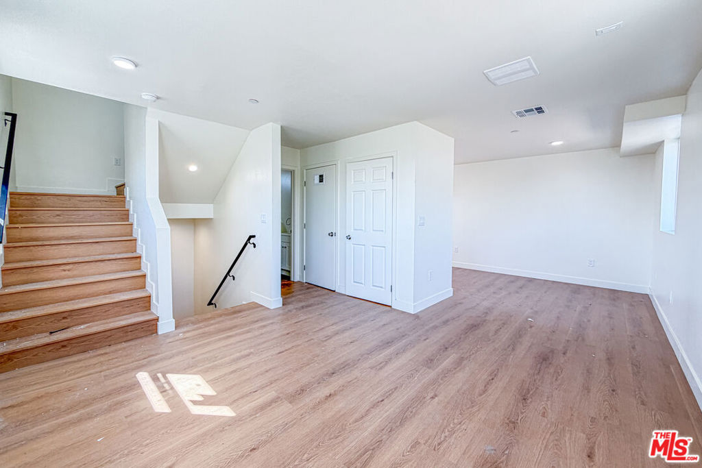 Residential Income for sale at 423 E 31st Street, Los Angeles, CA featuring 15 beds and 15 baths