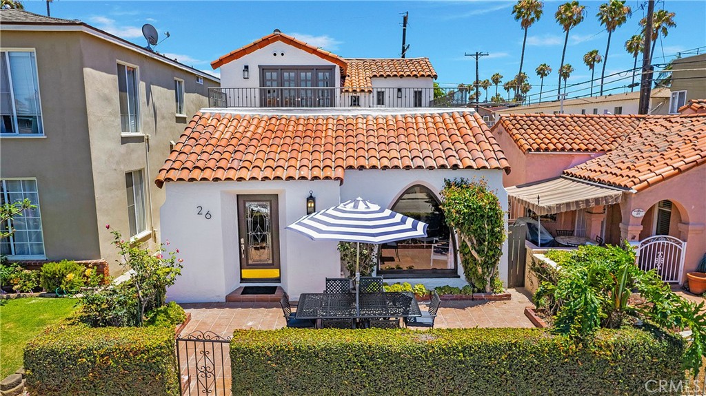 Residential Lease for rent at 26 La Verne, Long Beach, Los Angeles County, CA featuring 4 beds and 2 baths