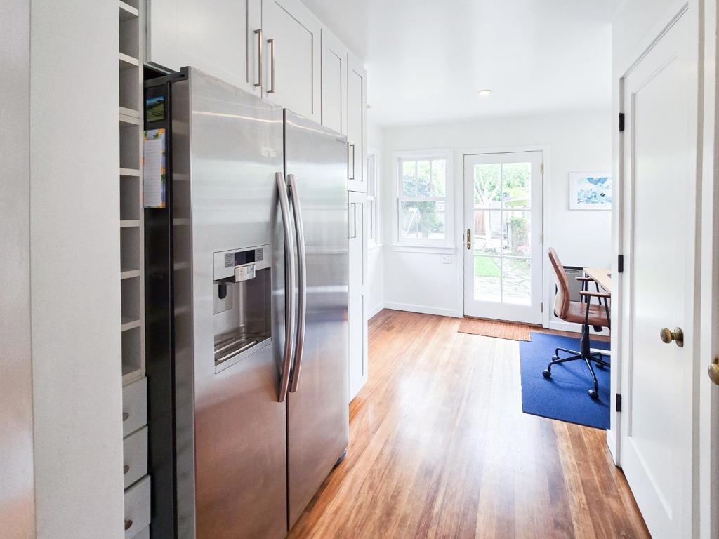 Residential Lease for rent at 470 Poplar Street, Half Moon Bay, San Mateo County CA featuring 2 beds and 1 bath