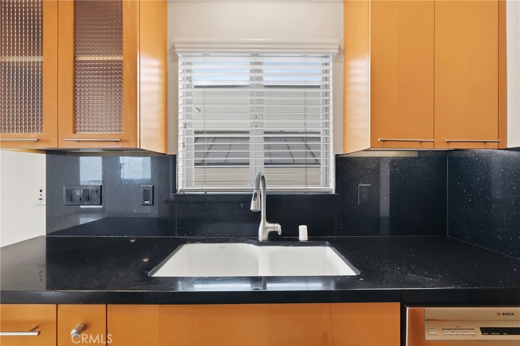 Residential Lease for rent at 207 42nd Street A, Manhattan Beach CA featuring 2 beds and 2 baths