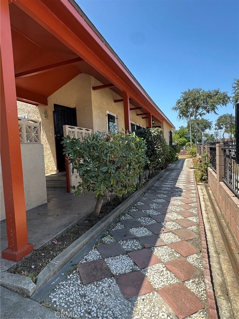 Residential Lease for rent at 3040 Seminole, South Gate CA featuring 3 beds and 2 baths