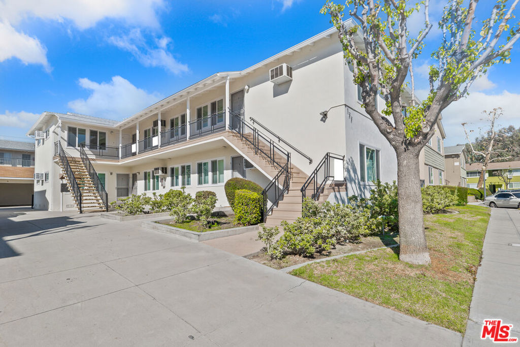 Residential Lease for rent at 183 W Elmwood Avenue D, Burbank, Los Angeles County, CA featuring 2 beds and 1 bath