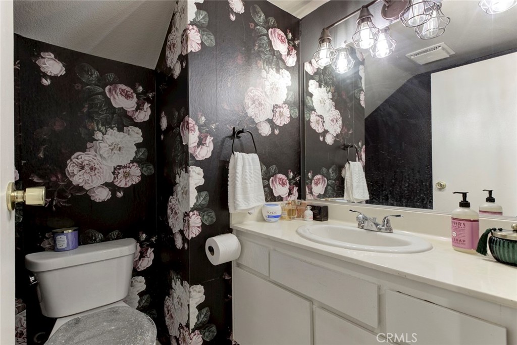 Residential for sale at 10260 Plainview Avenue 22, Tujunga CA featuring 2 beds and 3 baths
