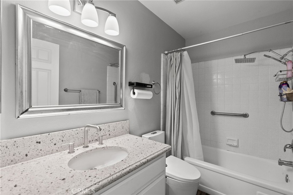 Residential Lease for rent at 18 Brookdale, Irvine CA featuring 3 beds and 2 baths