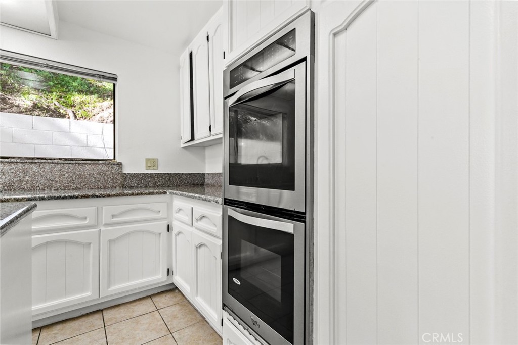 Residential Lease for rent at 1321 Greenbriar Road, Glendale, Los Angeles County, CA featuring 4 beds and 4 baths