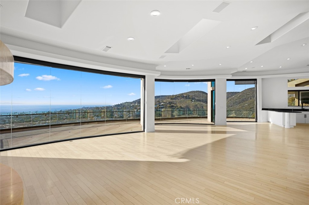 Residential Lease for rent at 648 Mystic View, Laguna Beach CA featuring 5 beds and 5 baths