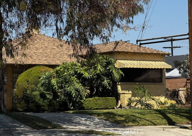 Single Family Residence for sale at 10815 S Hoover, Los Angeles, CA featuring 2 beds and 1 bath
