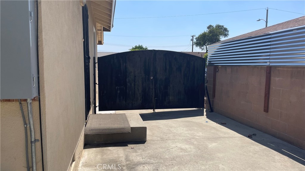 Residential Lease for rent at 1433 W Glenmere, West Covina CA featuring 3 beds and 2 baths
