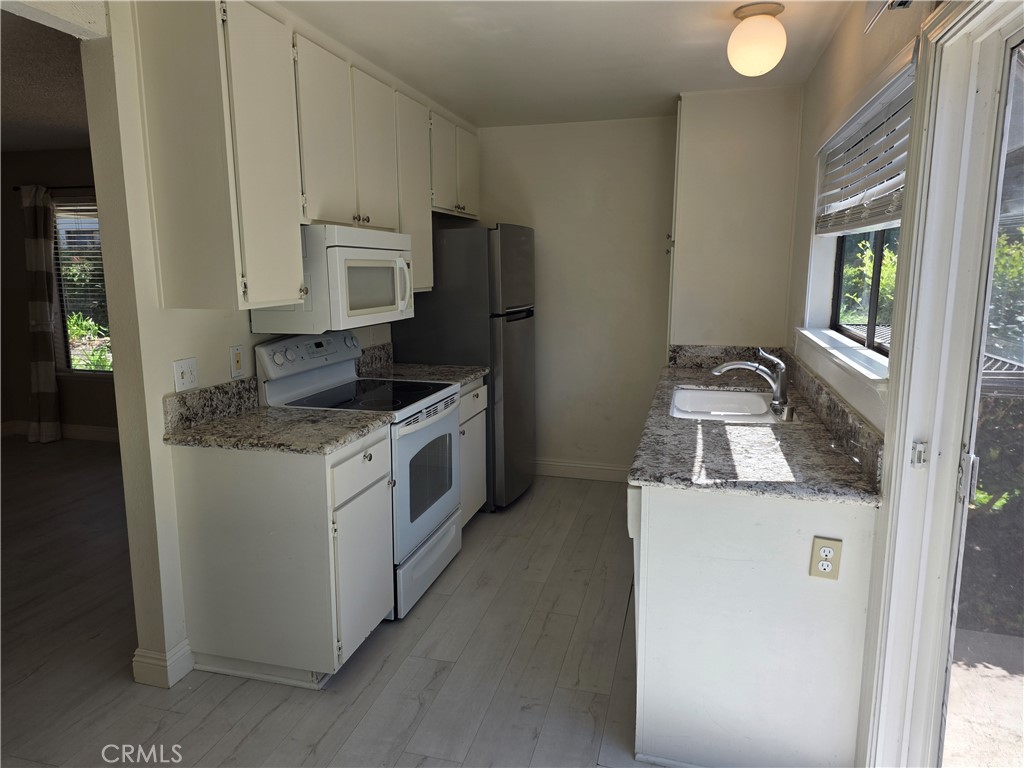 Residential Lease for rent at 253 Streamwood, Irvine CA featuring 1 bed and 1 bath
