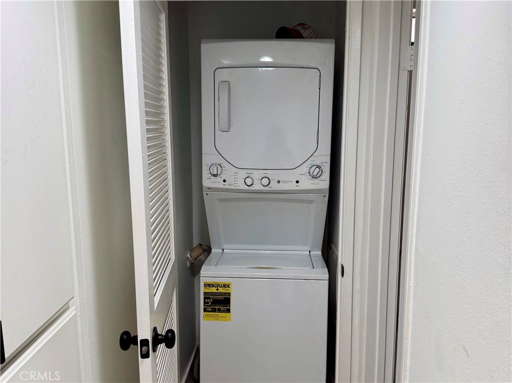 Residential Lease for rent at 460 Golden 211, Long Beach CA featuring 1 bed and 1 bath