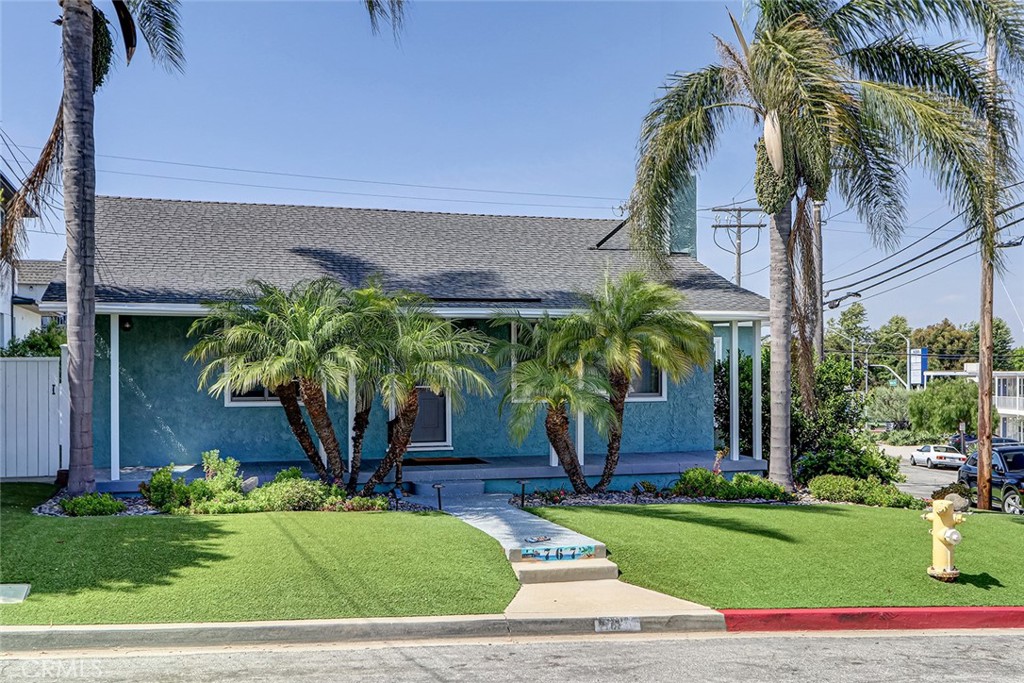 Residential Lease for rent at 767 11th, Manhattan Beach CA featuring 4 beds and 3 baths