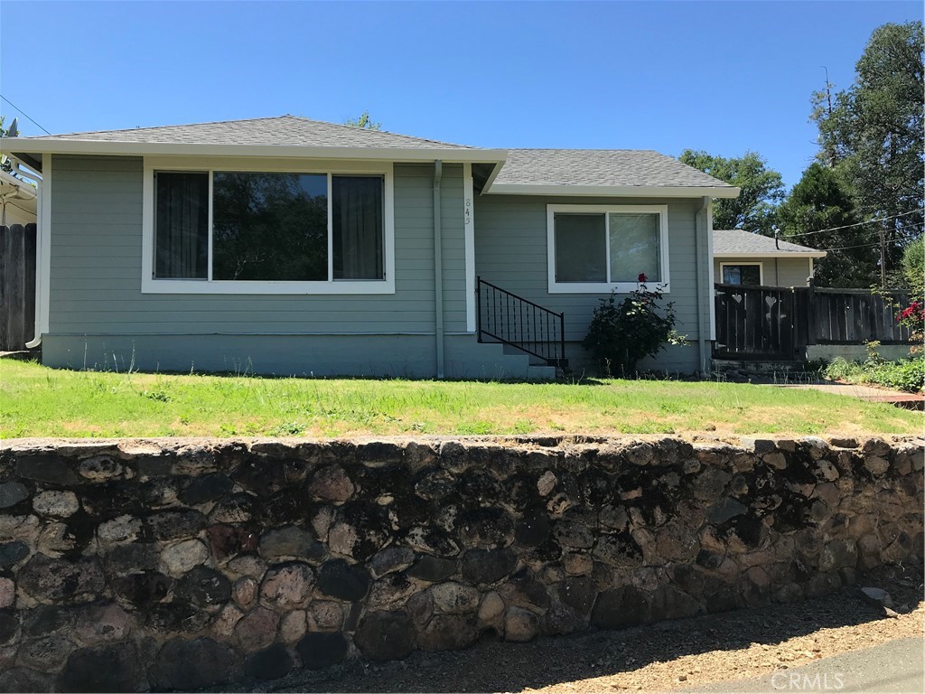 Residential Lease for rent at 845 3rd, Lakeport CA featuring 2 beds and 2 baths