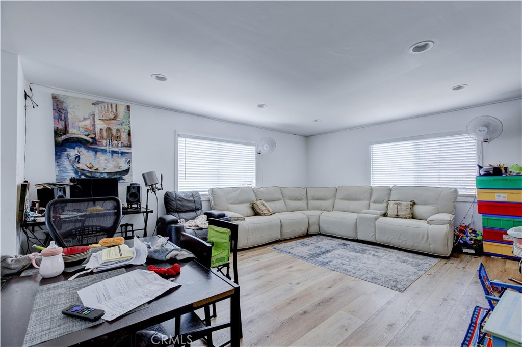 Apartment for sale at 1720 Cerritos Avenue, Long Beach, CA