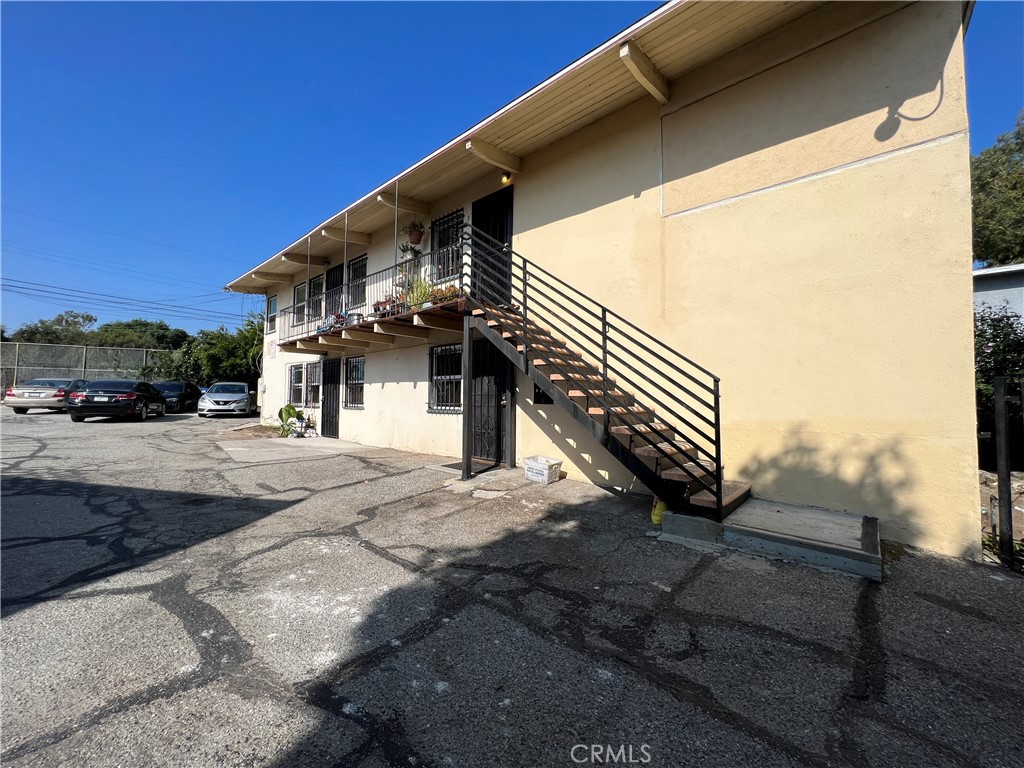 Residential Lease for rent at 11515 Bradson Place 1, Culver City CA featuring 2 beds and 1 bath