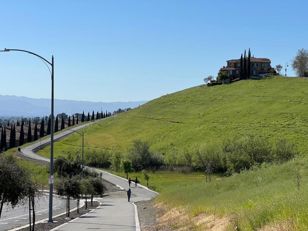Residential Lease for rent at 326 Agustin Narvaez Street Unit 5, San Jose, Santa Clara County CA featuring 3 beds and 4 baths