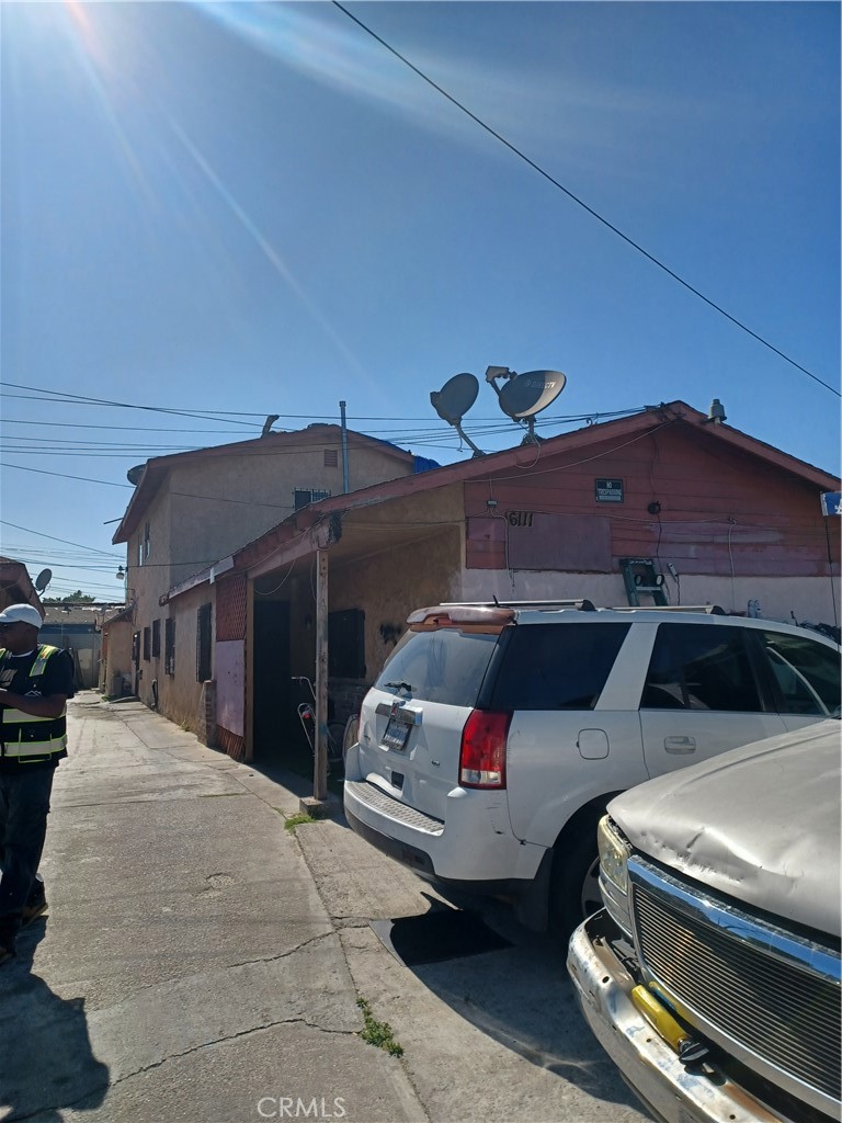 Triplex for sale at 6111 Menlo, Los Angeles, CA