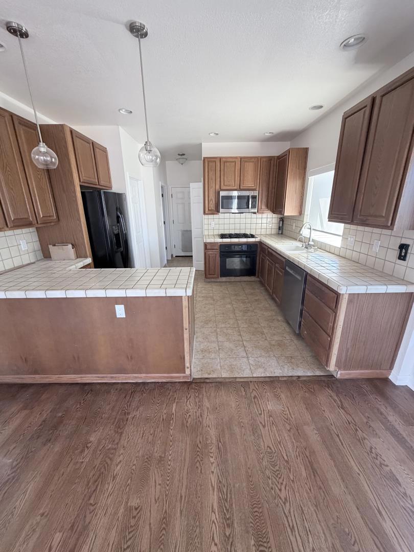 Residential Lease for rent at 590 Terrace Avenue, Half Moon Bay, San Mateo County CA featuring 4 beds and 3 baths