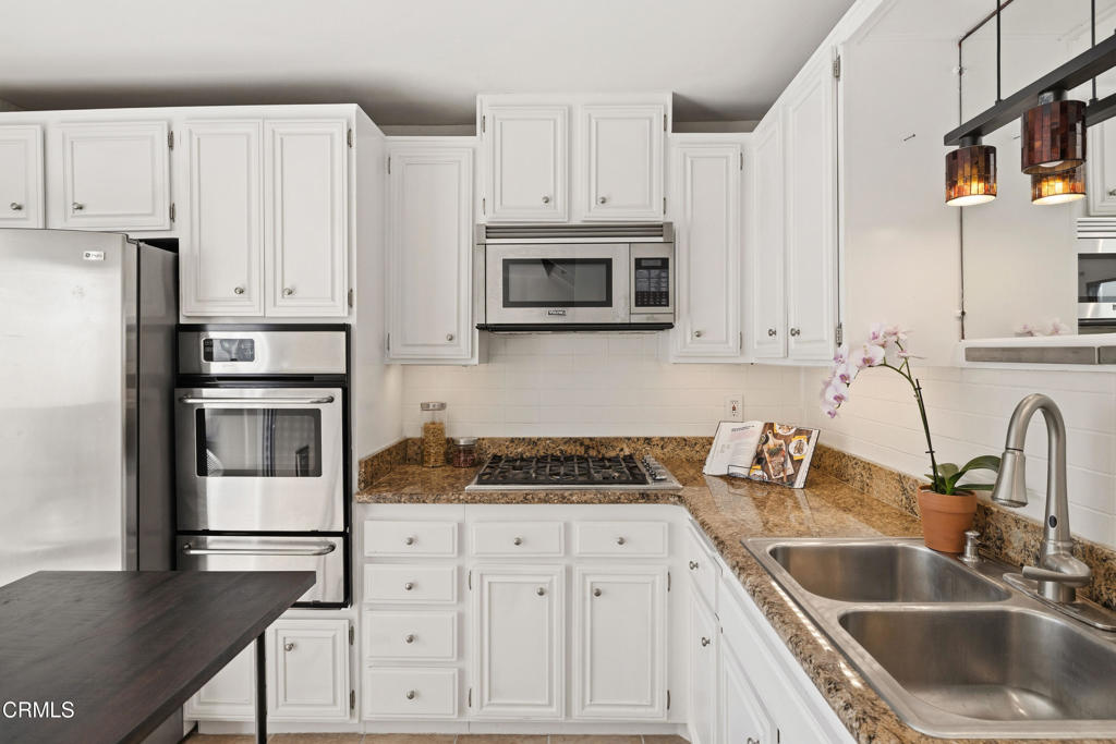 Residential Lease for rent at 1140 Manhattan Beach Boulevard D, Manhattan Beach CA featuring 2 beds and 3 baths