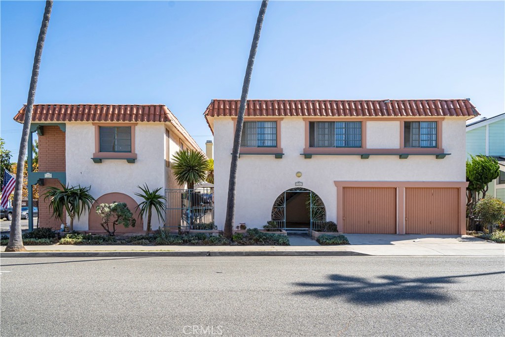 Residential Lease for rent at 144 11th A, Seal Beach CA featuring 2 beds and 1 bath