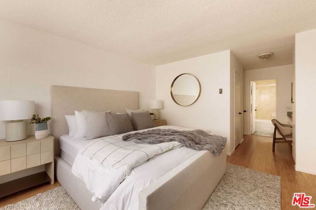 Residential for sale at 947 18th Street 6, Santa Monica CA featuring 1 bed and 1 bath