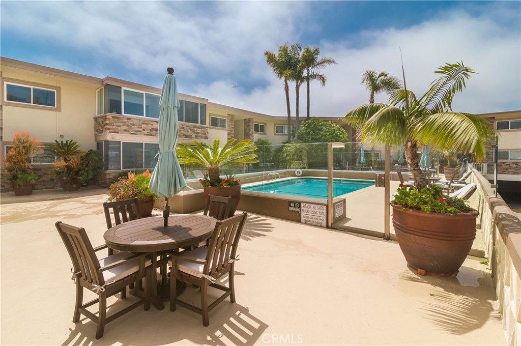 Residential Lease for rent at 631 Cliff, Laguna Beach CA featuring 2 beds and 2 baths