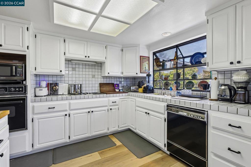 Residential Lease for rent at 1977 Ascot Dr, Moraga CA featuring 2 beds and 2 baths