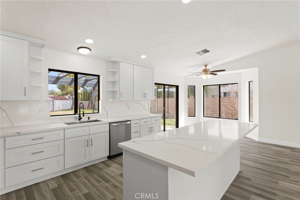 Residential Lease for rent at 7349 Jenkins, Hesperia CA featuring 3 beds and 2 baths